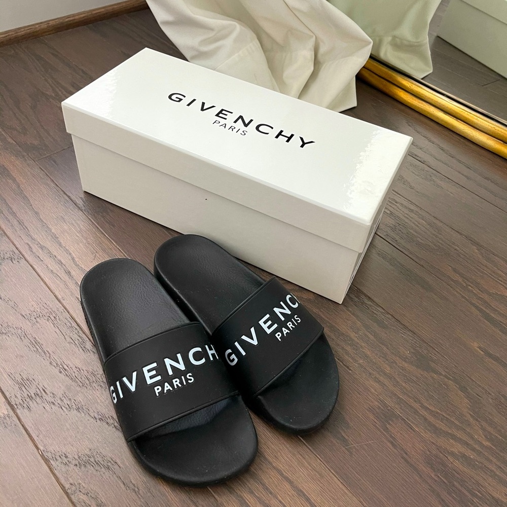 Women’s Givenchy Logo Pool Slides